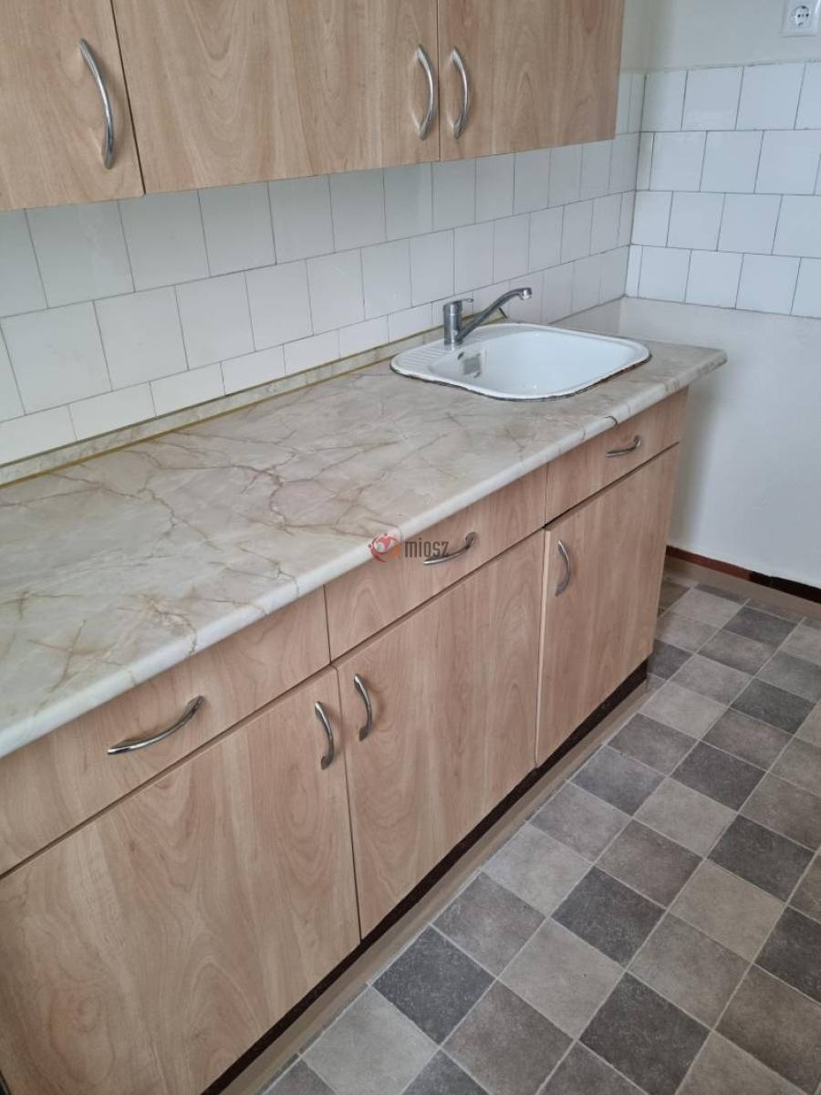 eladó téglalakás, Oroszlány