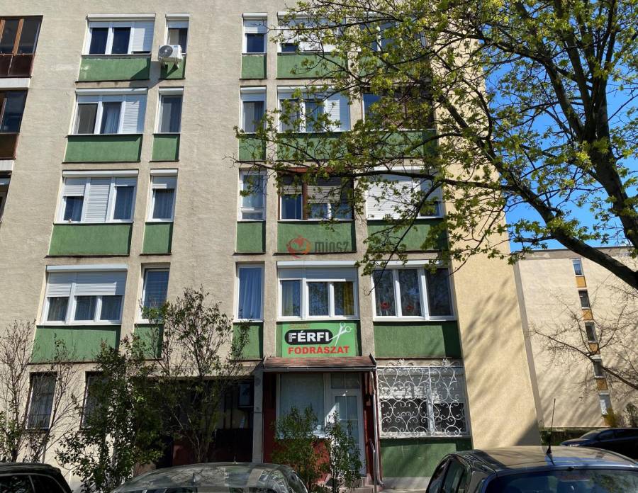 eladó téglalakás, Oroszlány