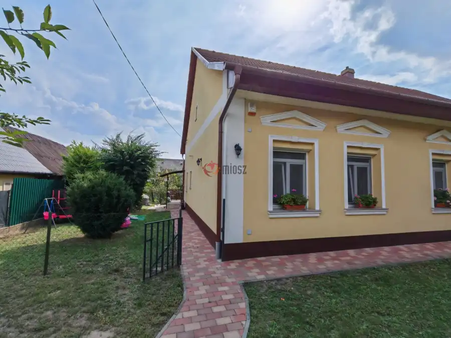eladó téglalakás, Pécel