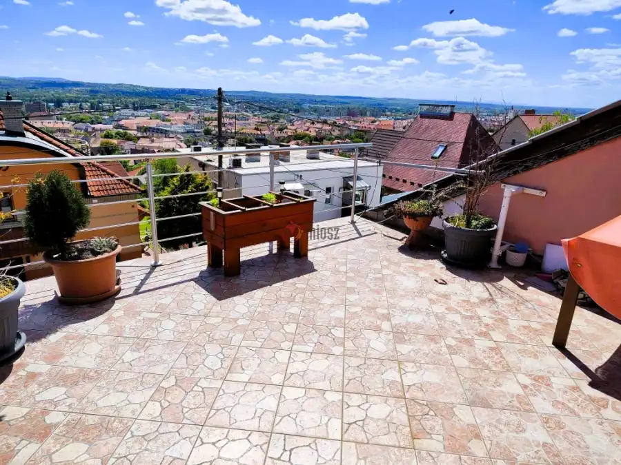 eladó téglalakás, Pécs