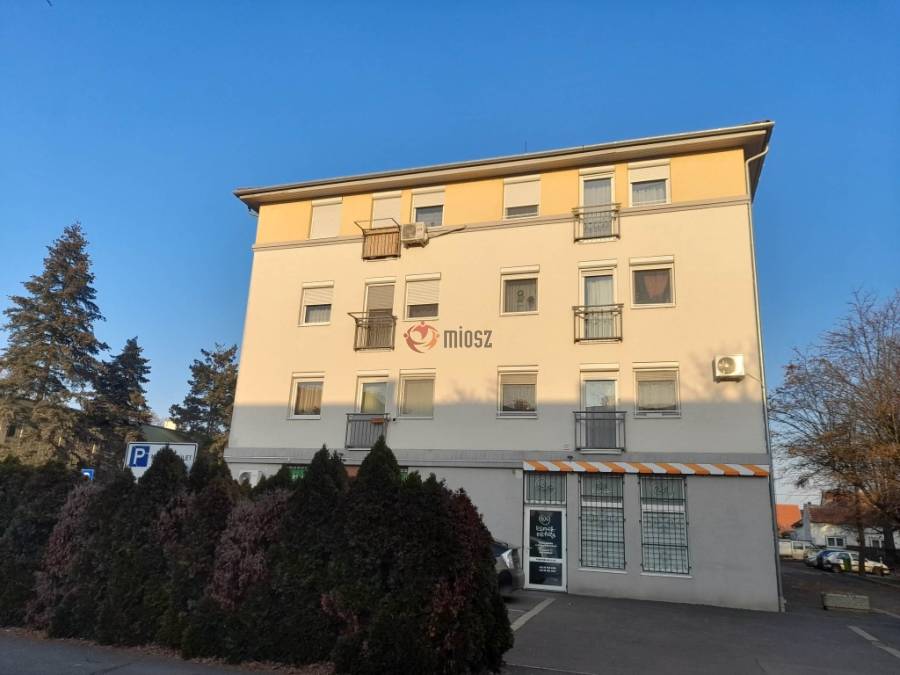 eladó téglalakás, Szombathely