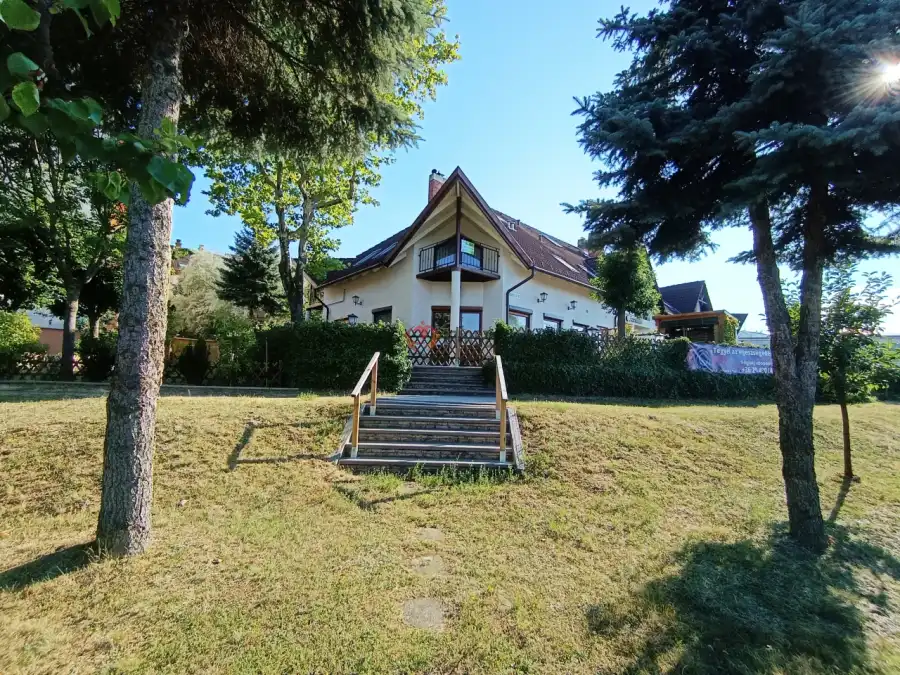 eladó téglalakás, Veszprém