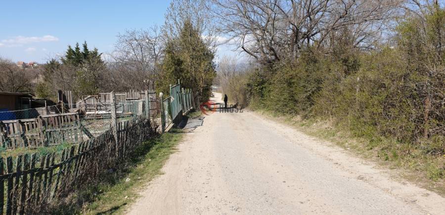 eladó  Üdülő, Mogyoród