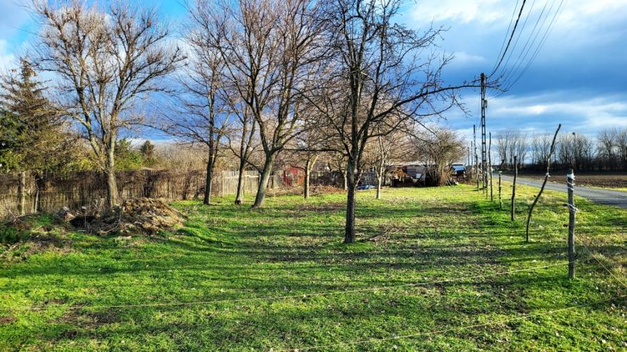 eladó  Üdülő, Péteri