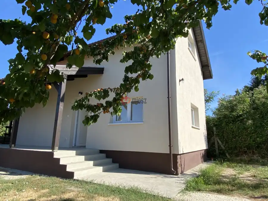 eladó új építésű családi ház, Majosháza