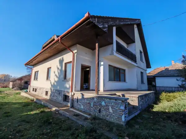 Eladó új építésű családi ház, Tápiószecső 6 szoba 394 m² 89.5 M Ft