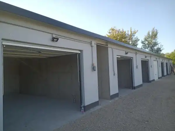 Eladó újépítésű garázs, Almásfüzitő 26 m² 6.5 M Ft