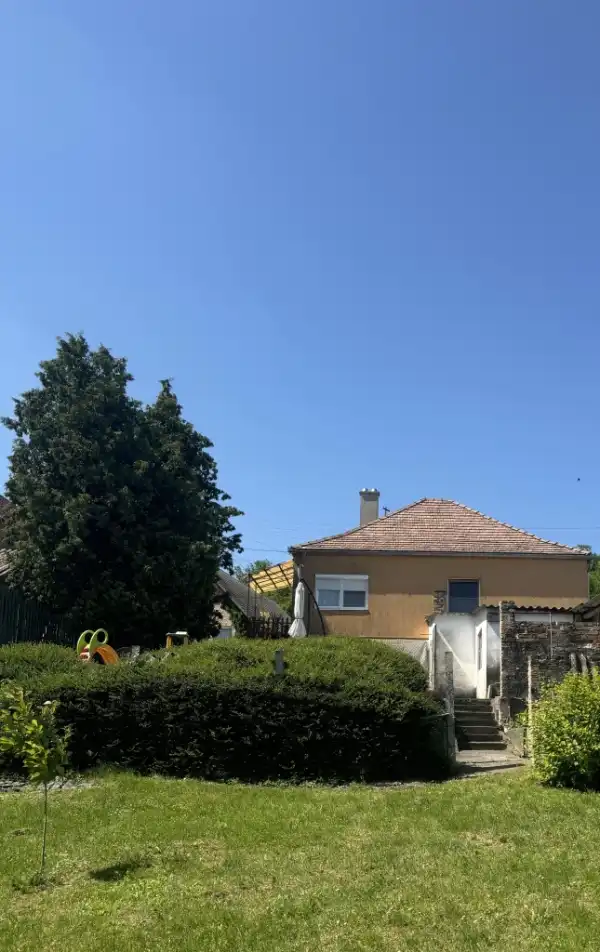 Eladó újszerű családi ház, Bár 2 szoba 100 m² 35.5 M Ft