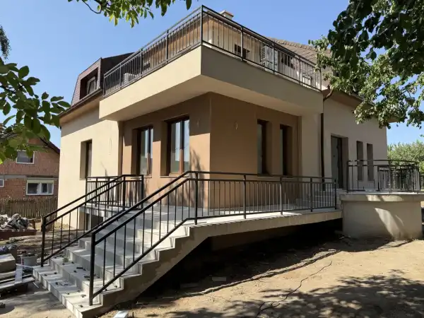 Eladó újszerű családi ház, Budapest, XVII. kerület 6 szoba 350 m² 220 M Ft
