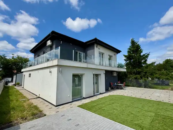Eladó újszerű családi ház, Budapest, XXII. kerület 5 szoba 180 m² 218 M Ft