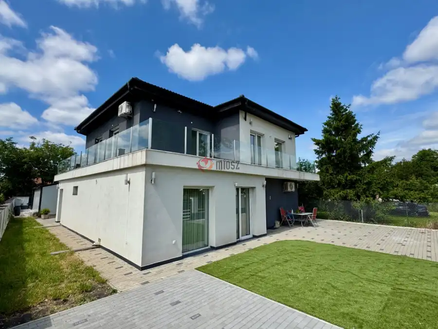 eladó újszerű családi ház, Budapest, XXII. kerület