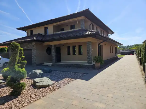 Eladó újszerű családi ház, Dabas 6 szoba 235 m² 165 M Ft