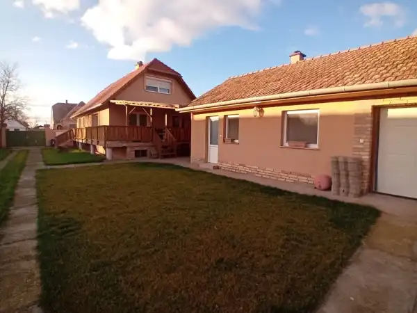 Eladó újszerű családi ház, Érsekcsanád 3 szoba 120 m² 68.8 M Ft