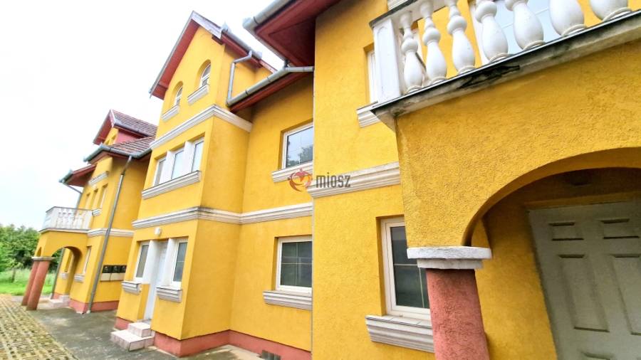 eladó újszerű családi ház, Hévíz
