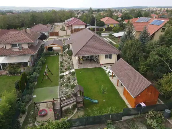 Eladó újszerű családi ház, Isaszeg 5+1 szoba 127 m² 123 M Ft
