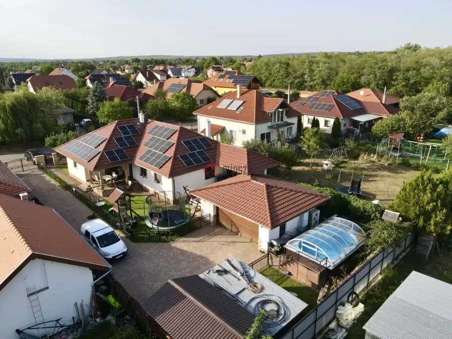 eladó újszerű családi ház, Isaszeg