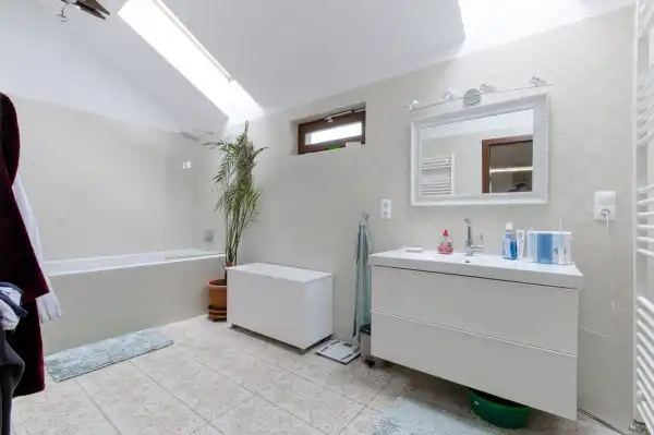 Eladó újszerű családi ház, Kartal 5+1 szoba 435 m² 249.99 M Ft