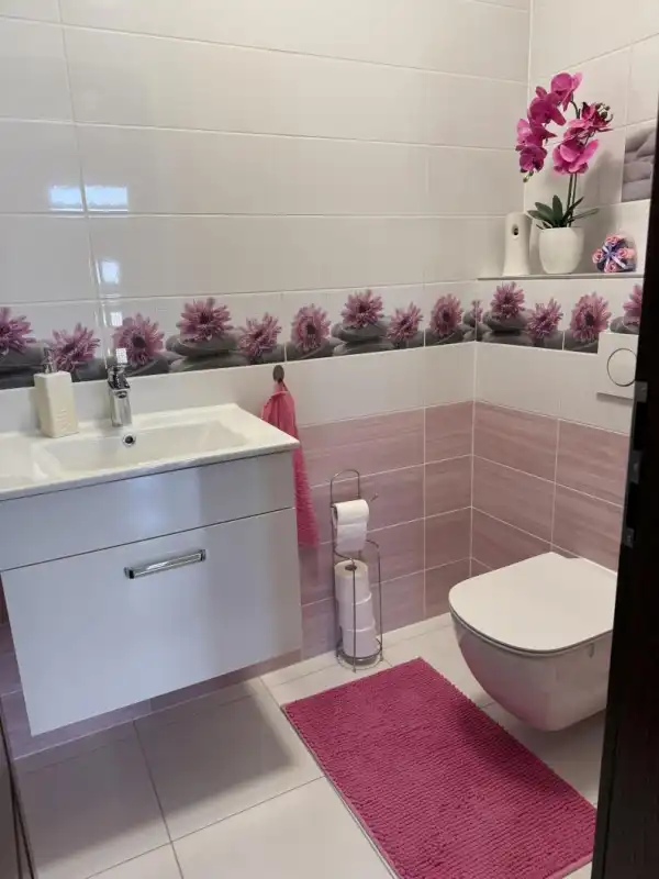 Eladó újszerű családi ház, Komárom 4 szoba 195 m² 250 M Ft Eladó újszerű családi ház, Komárom 4 szoba 195 m² 250 M Ft