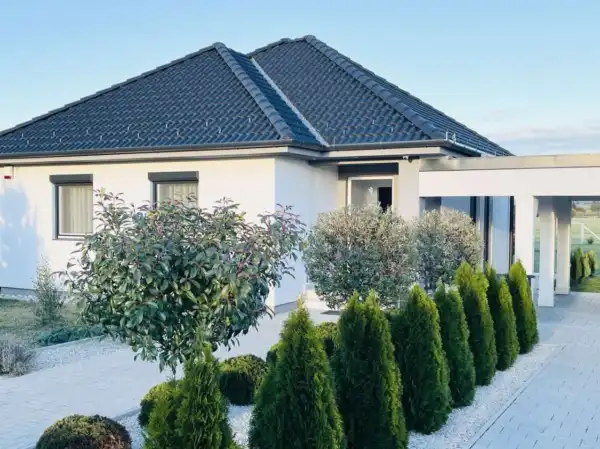 Eladó újszerű családi ház, Magyarszerdahely 4+1 szoba 92 m² 94.5 M Ft