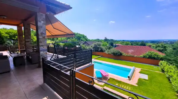 Eladó újszerű családi ház, Őrbottyán 6 szoba 240 m² 215 M Ft