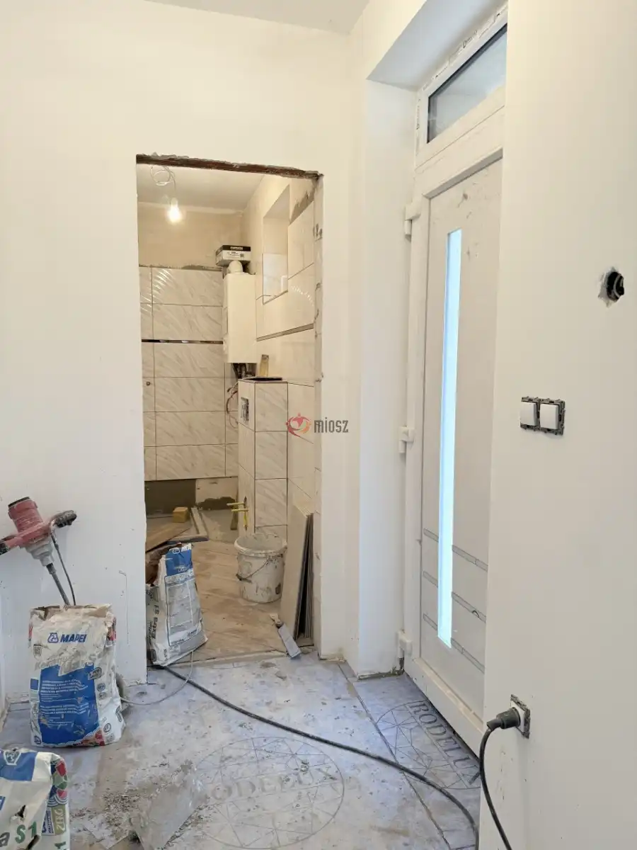 eladó újszerű családi ház, Pécel