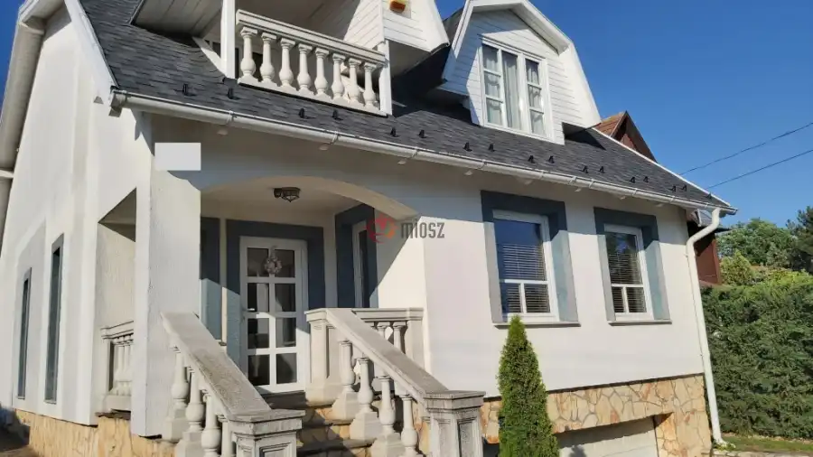 eladó újszerű családi ház, Szada
