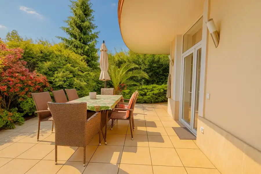 eladó újszerű családi ház, Szentendre