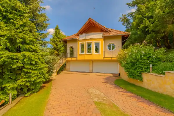 Eladó újszerű családi ház, Szentendre 10 szoba 320 m² 299 M Ft