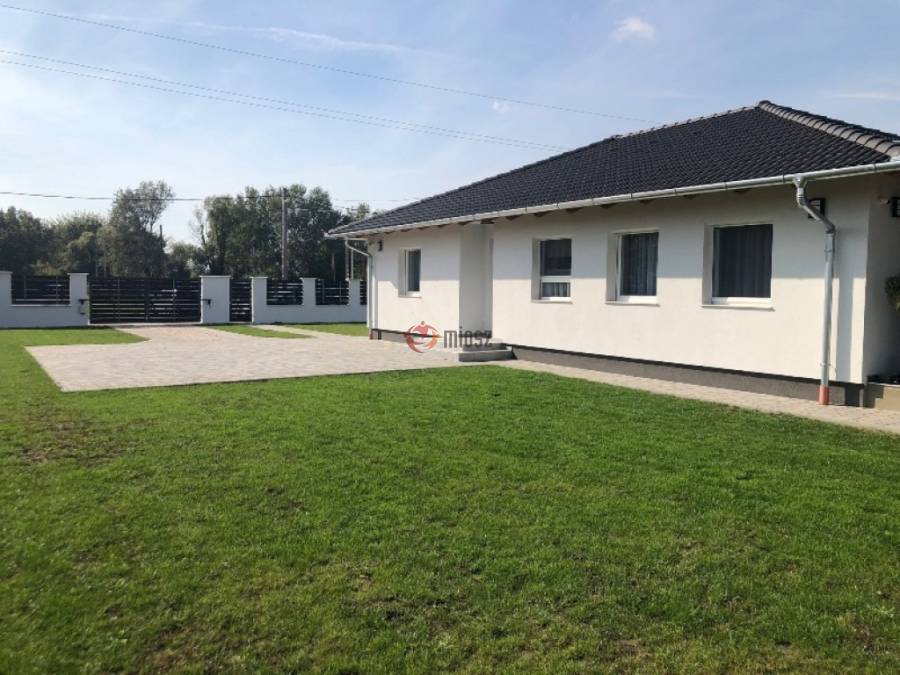 eladó újszerű családi ház, Szigetcsép
