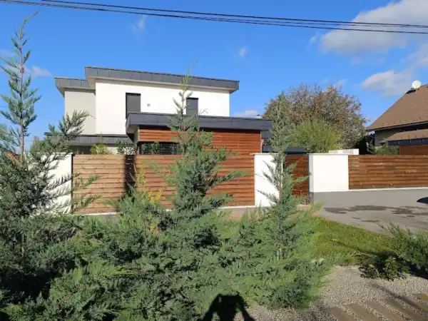 Eladó újszerű családi ház, Tata 4 szoba 143 m² 179 M Ft
