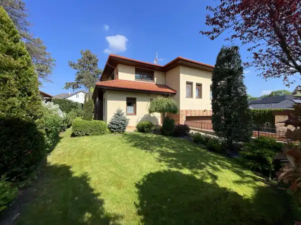 Eladó újszerű családi ház, Tata 3+2 szoba 186 m² 217 M Ft