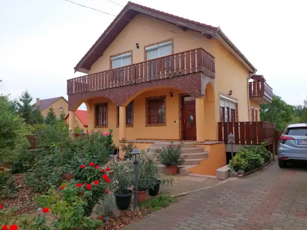 Eladó újszerű családi ház, Újfehértó 3 szoba 102 m² 89.65 M Ft