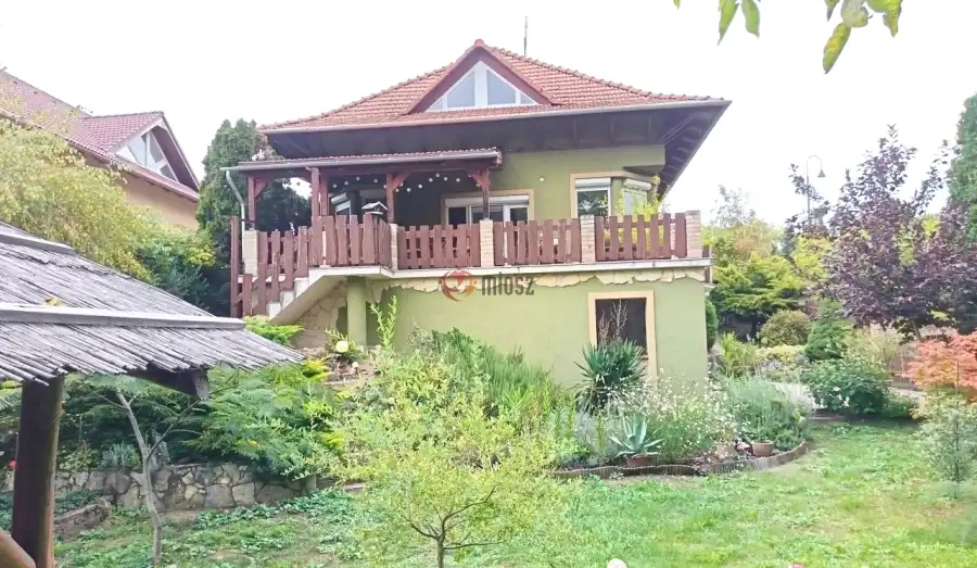 eladó újszerű családi ház, Veresegyház
