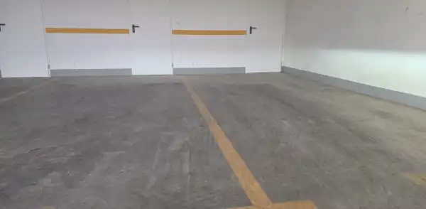 Eladó újszerű garázs, Tata 30 m² 17 M Ft
