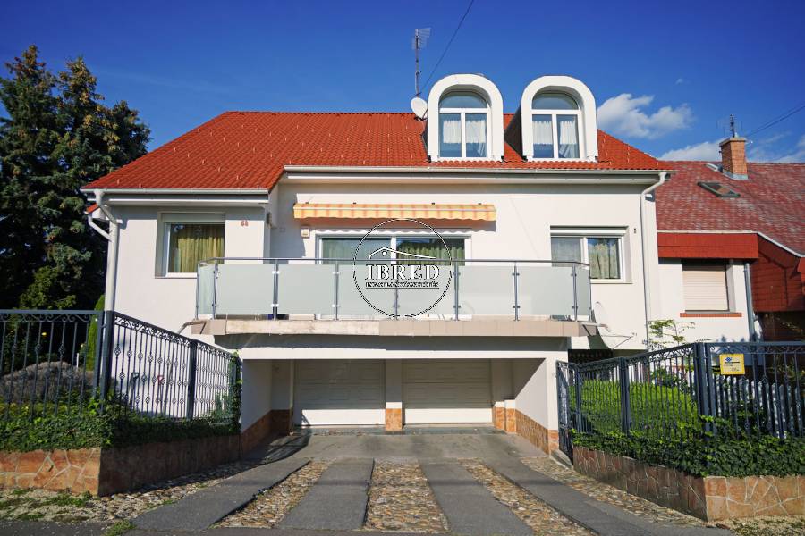 eladó újszerű ikerház, Budapest, XI. kerület