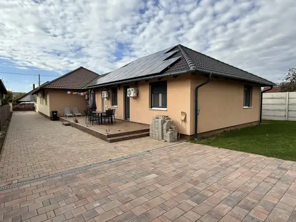 Eladó újszerű ikerház, Isaszeg 4 szoba 95 m² 90 M Ft