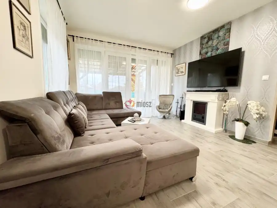 eladó újszerű ikerház, Pilisjászfalu