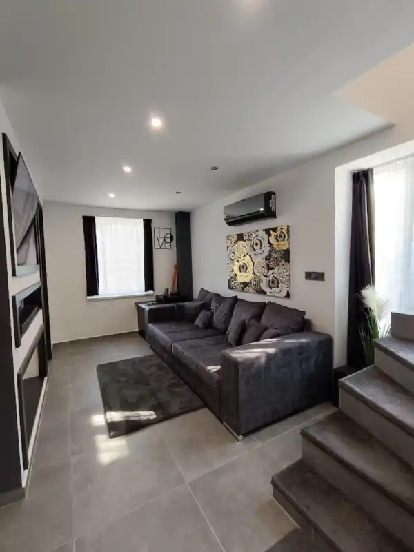 Eladó újszerű nyaraló, Tatabánya 3 szoba 92 m² 69.5 M Ft