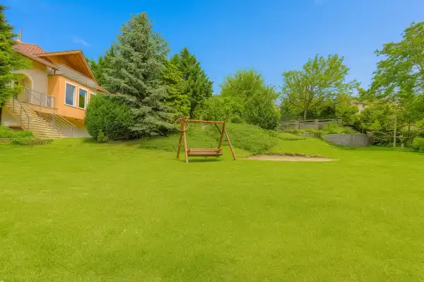 Eladó újszerű panellakás, Szentendre 10 szoba 500 m² 299 M Ft