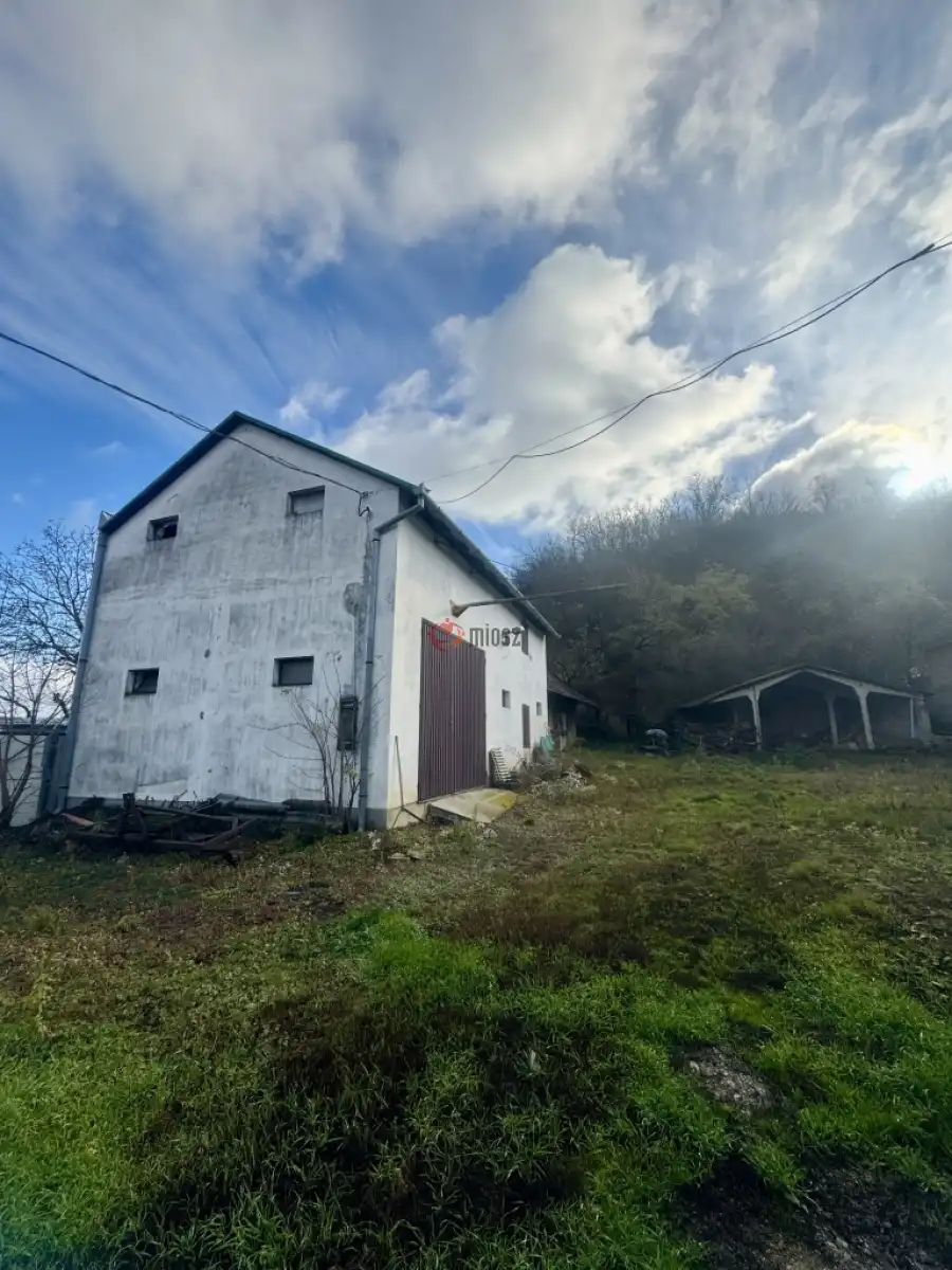 eladó újszerű raktár, Dunaszekcső