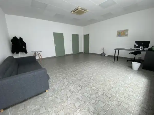 Eladó újszerű raktár, Herceghalom 1050 m² 229 M Ft