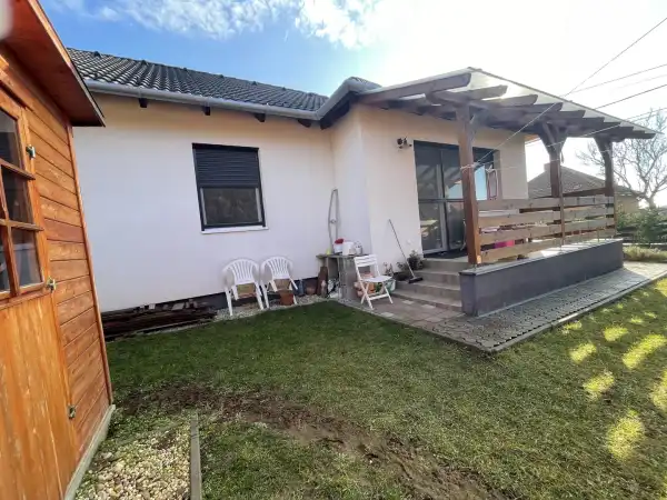 Eladó újszerű sorház, Nagytarcsa 4 szoba 83 m² 91.98 M Ft