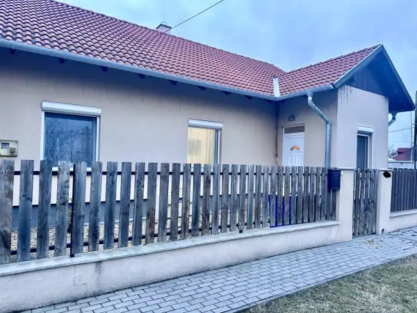 Eladó újszerű sorház, Szigetújfalu 2 szoba 68 m² 56.4 M Ft