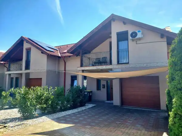 Eladó újszerű sorház, Tatabánya 5 szoba 158 m² 122.9 M Ft