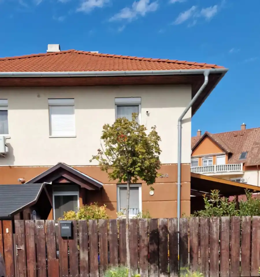 eladó újszerű sorház, Vecsés