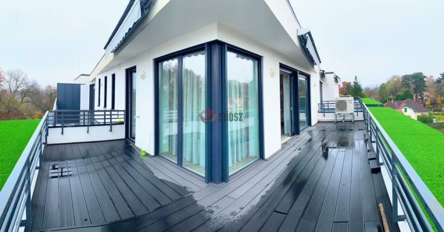 eladó újszerű téglalakás, Balatonföldvár