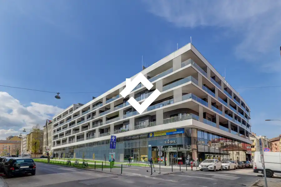 eladó újszerű téglalakás, Budapest, II. kerület