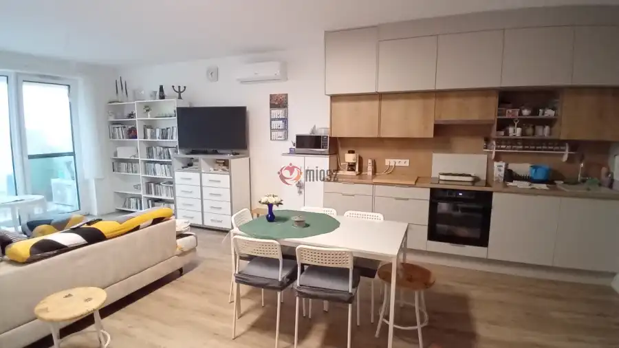 eladó újszerű téglalakás, Budapest, XI. kerület