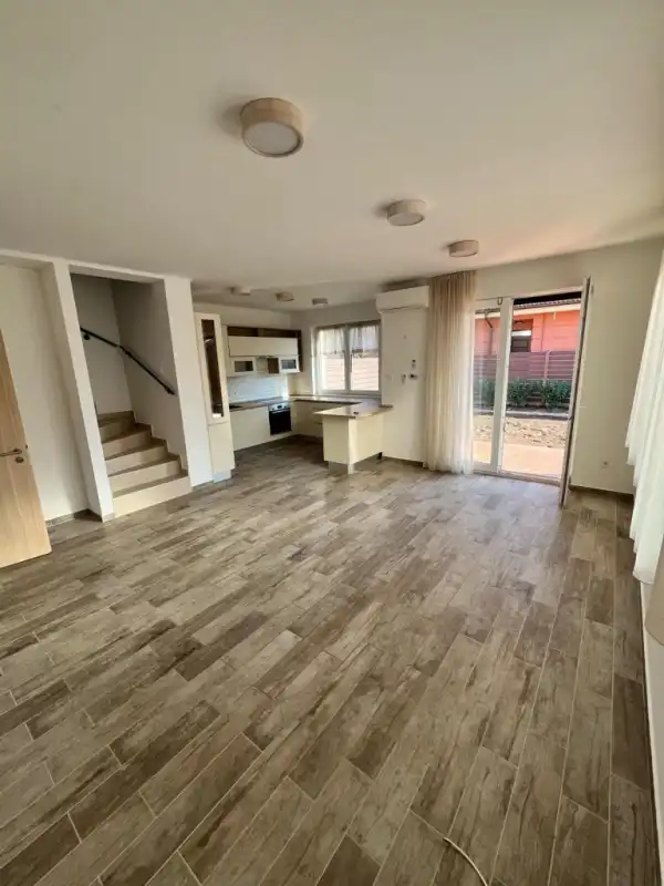 Eladó újszerű téglalakás, Budapest, XVI. kerület 4 szoba 120 m² 164.5 M Ft