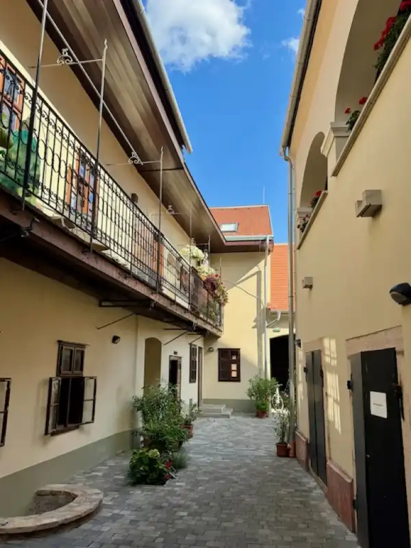 Eladó újszerű téglalakás, Győr 4 szoba 125 m² 199.99 M Ft